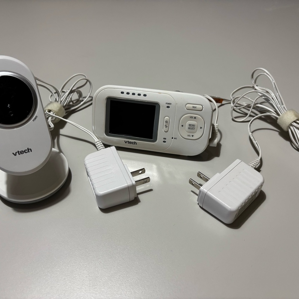VTech White Baby Monitor with Camera and Parent Unit
